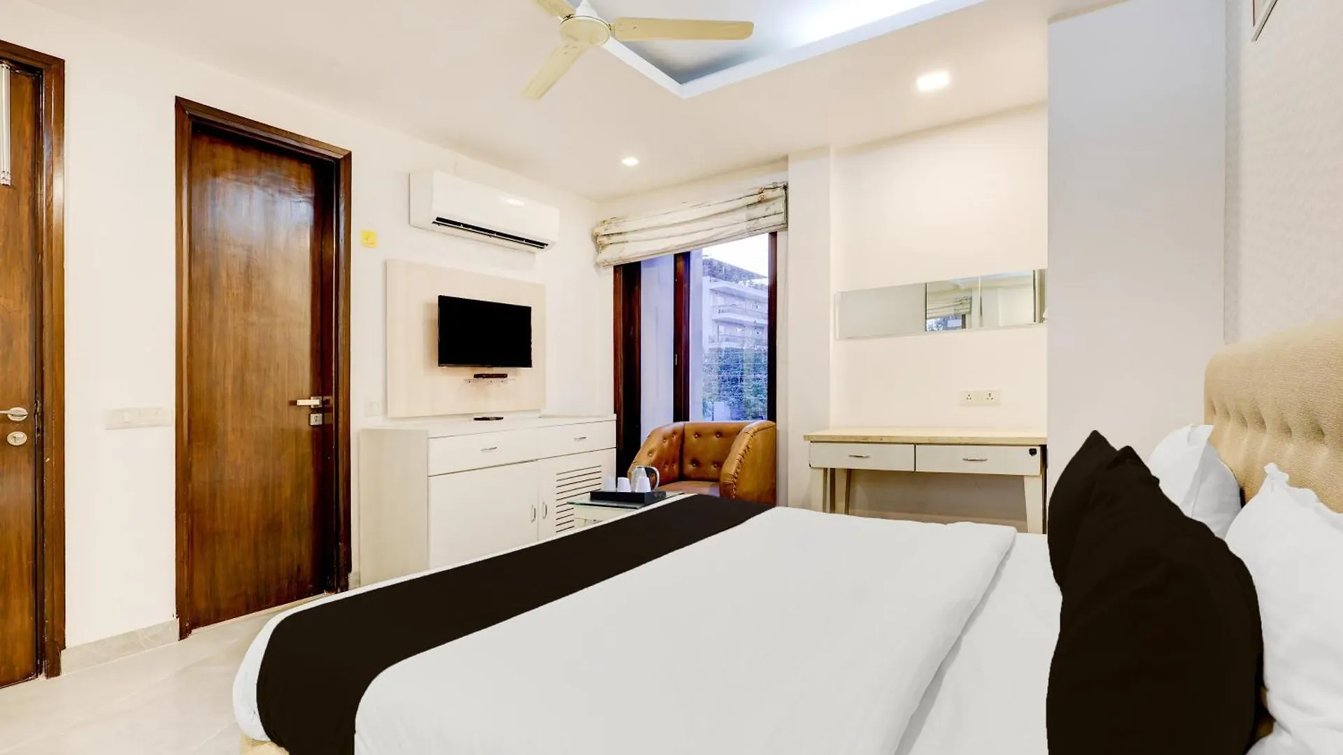 Super Townhouse T Block Sector 24 Hotell Gurgaon 4*,