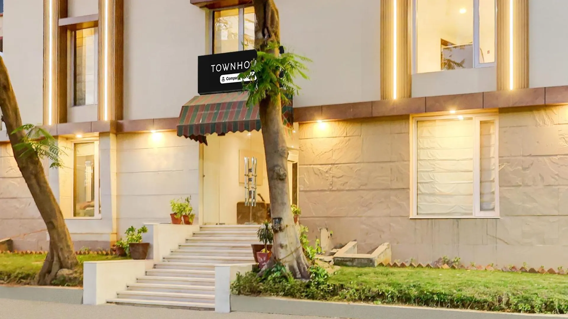 Super Townhouse T Block Sector 24 Hotell Gurgaon 4*,