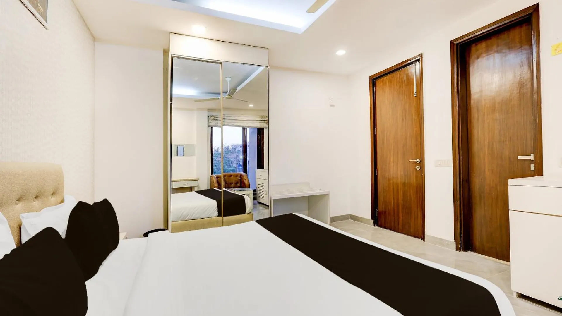 Super Townhouse T Block Sector 24 호텔 구르가온 인도