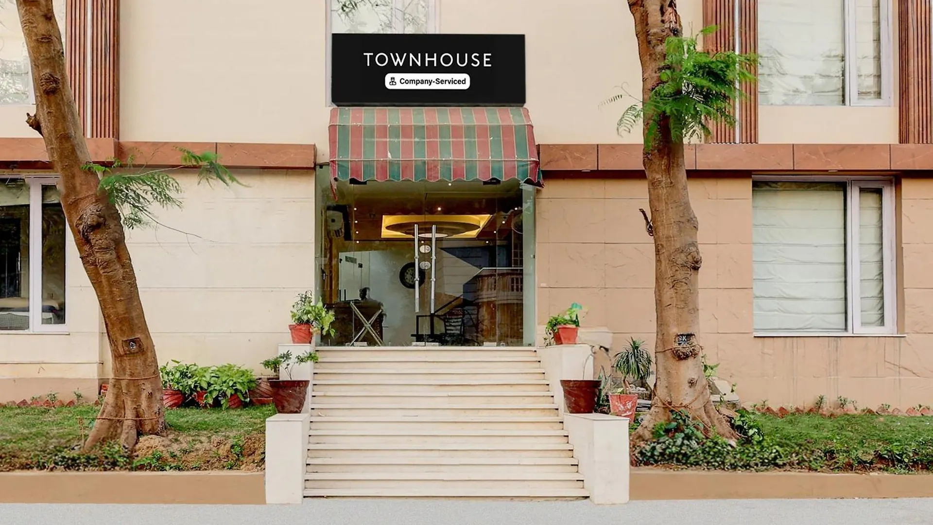 Super Townhouse T Block Sector 24 호텔 구르가온